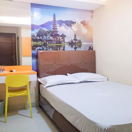 Tng Hotel Redpartner Giacarta Esterno foto