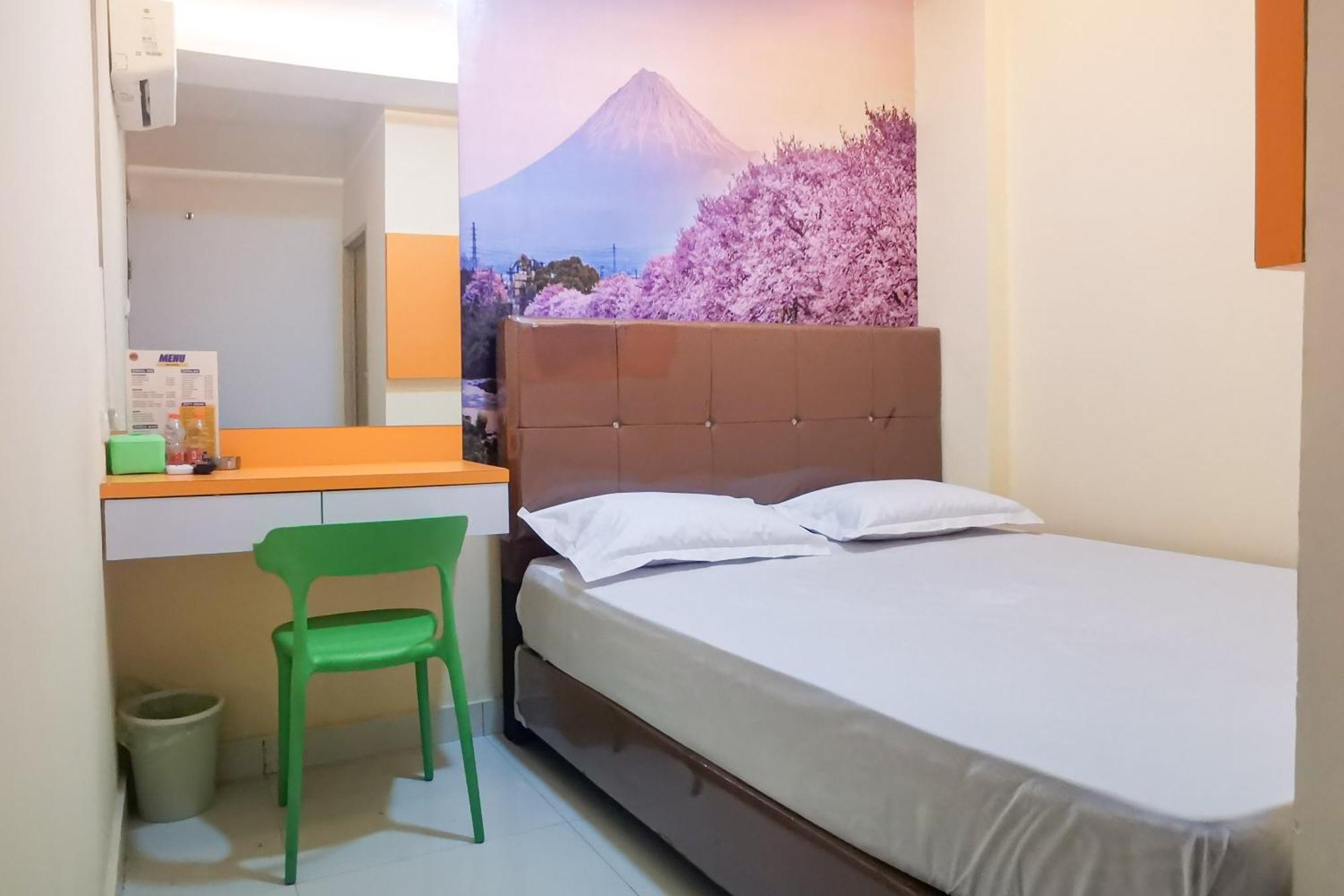 Tng Hotel Redpartner Giacarta Esterno foto